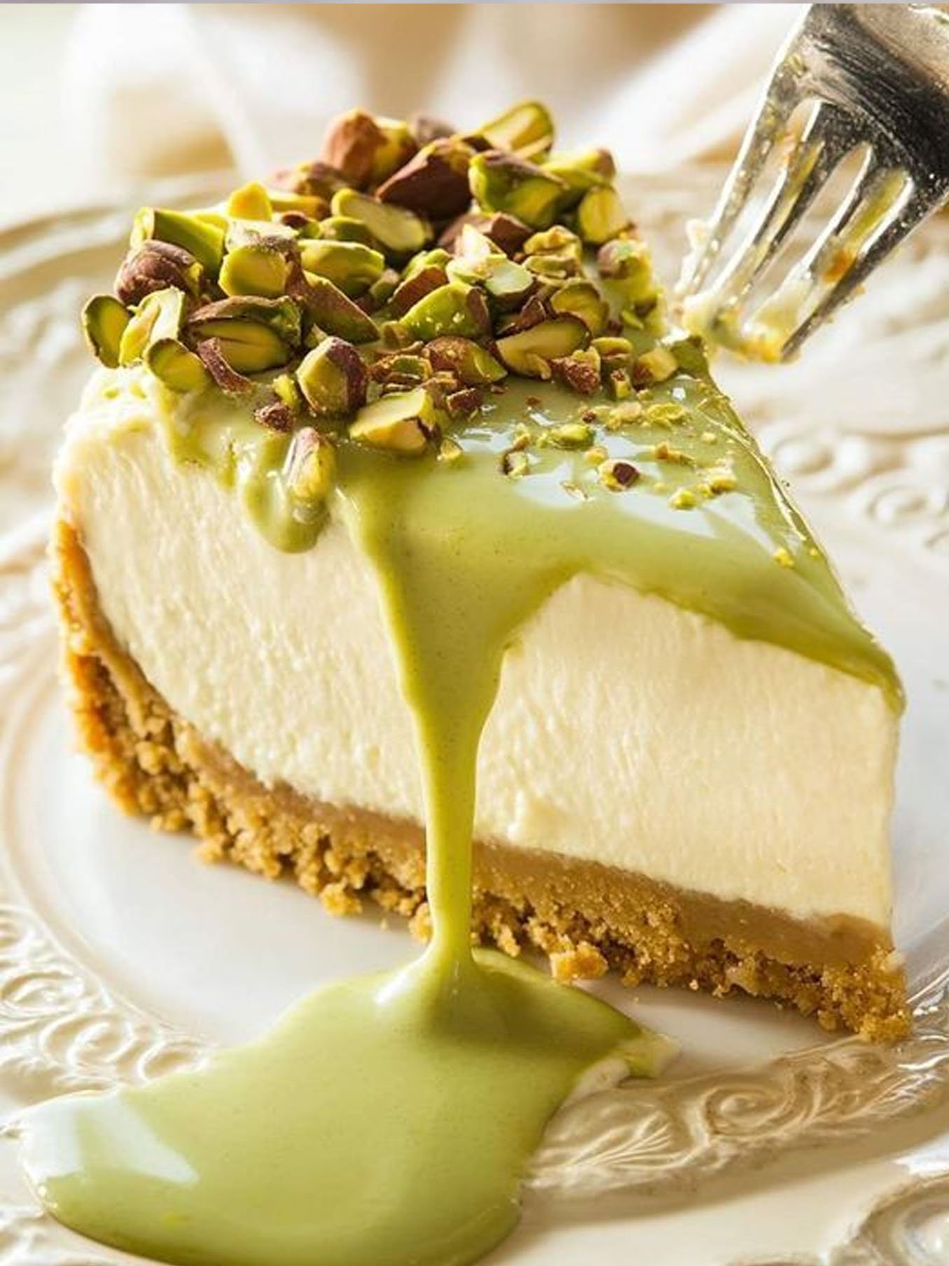 PISTACHIO CAKE SLICE